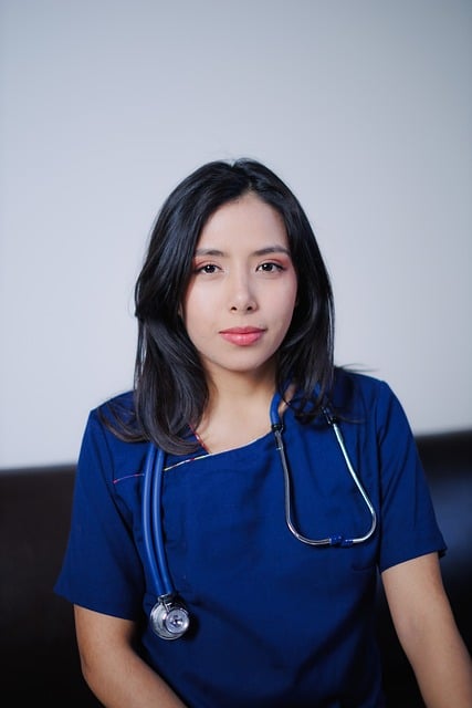 g5005c0795cc4a4d6eec9c439551db7fc25dfef924f741592c35fcb71aa66b023f2c34eaaeefaa3f32c4f70cb0ea93679_640-9609467 doctor, nurse, hospital, physician, surgery, healthcare, medical, medicine, ambulance, health, stethoscope, clinic, operation, surgeon, face, portrait